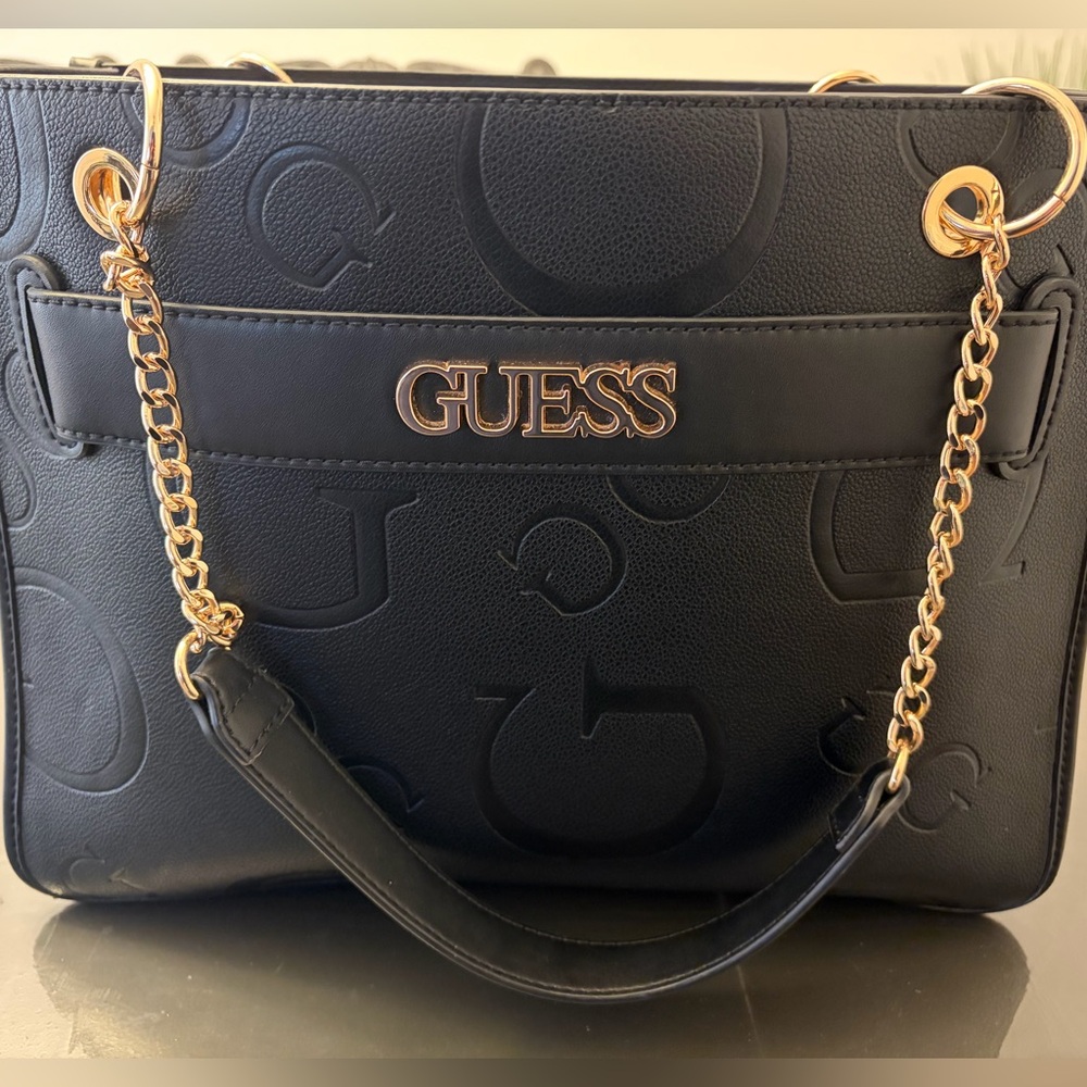 Guess Black Shoulder Bag with Gold Chain